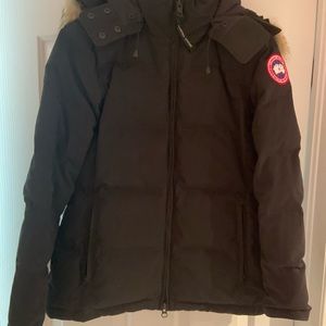 Canada Goose Down Coat with fur NEW no tag
